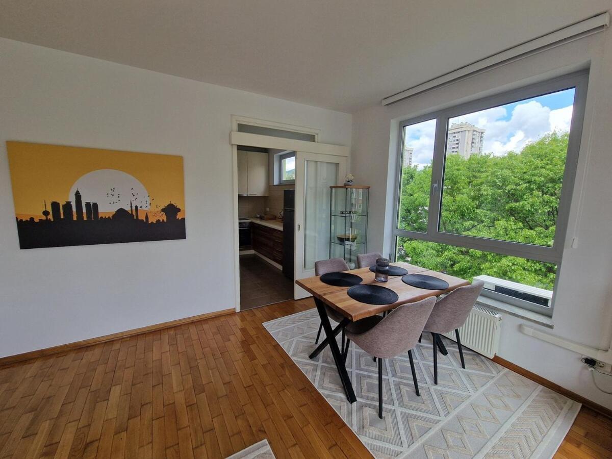 22 With Garage Apartment *