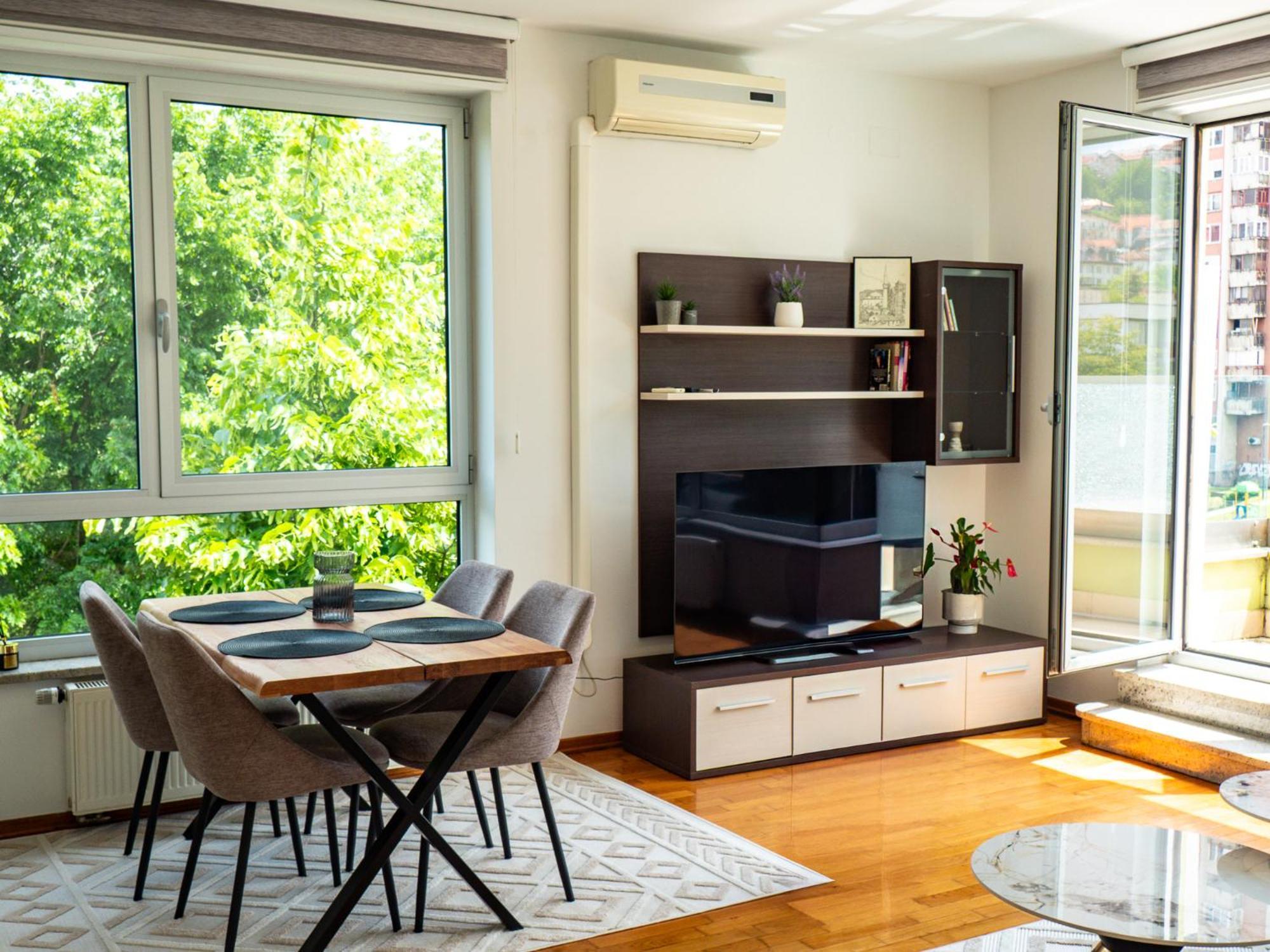 22 With Garage Apartment *